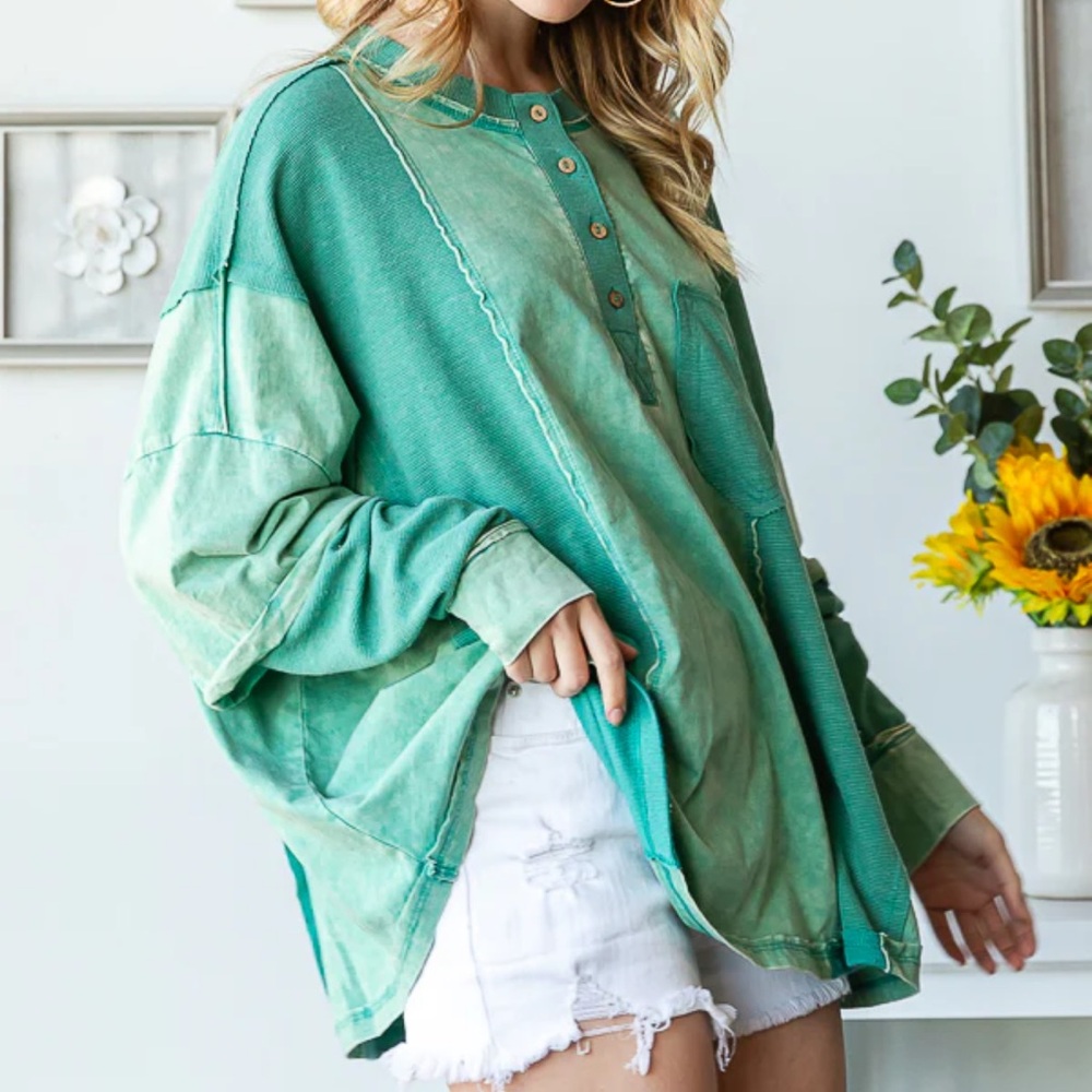 003 💕 Oli & Hali Henley Top - Picture 4 of 7